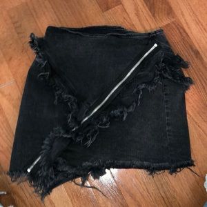 NEVER WORN BLACK CUTE DENIM SKIRT